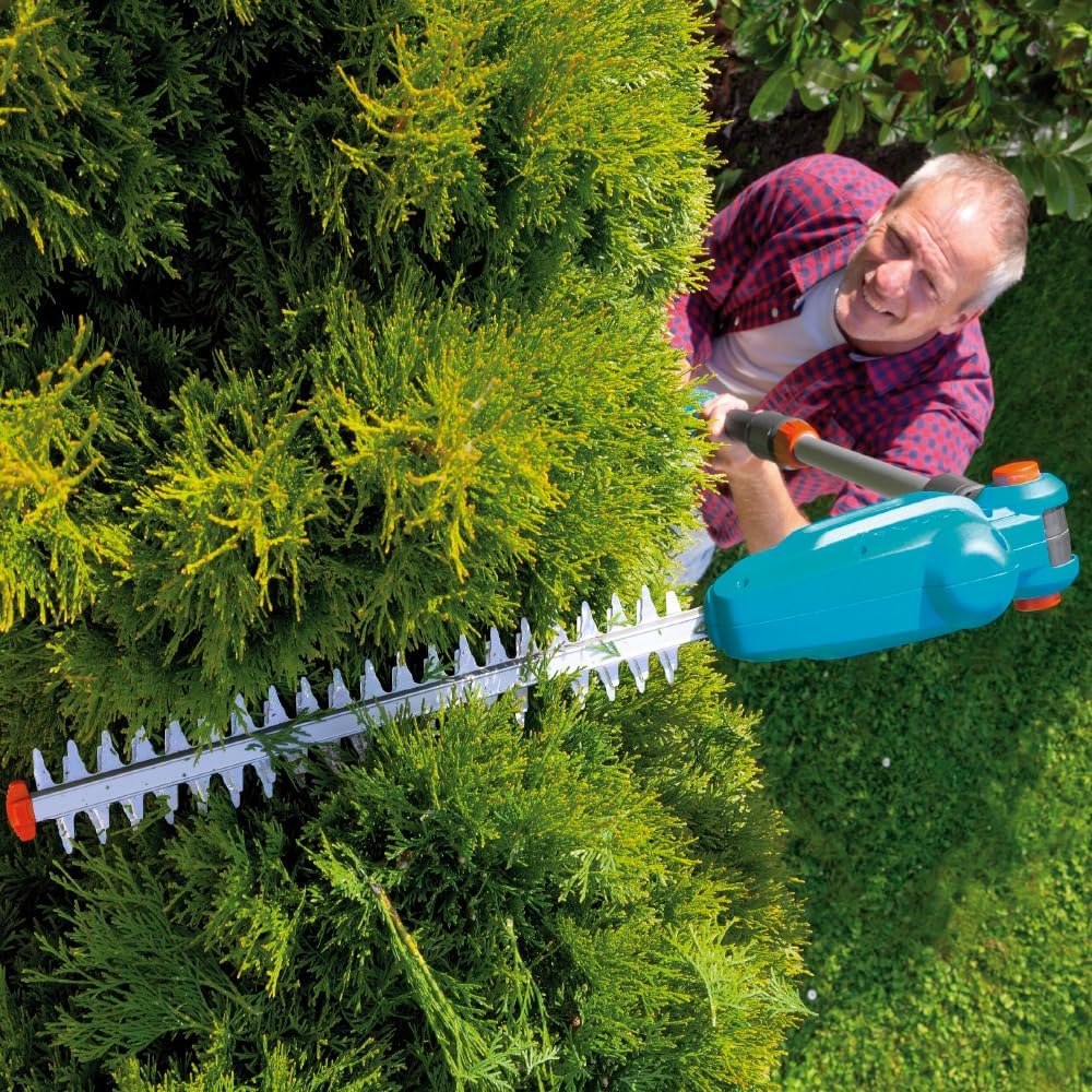 Gardena Tagliasiepi Telescopico a Batteria THS 42/18V P4A Set Pronto all'Uso: Tagliasiepi fino a 3 m di portata, lama da 42 cm, testa orientabile, incl. batteria 18V P4A (14732-20)