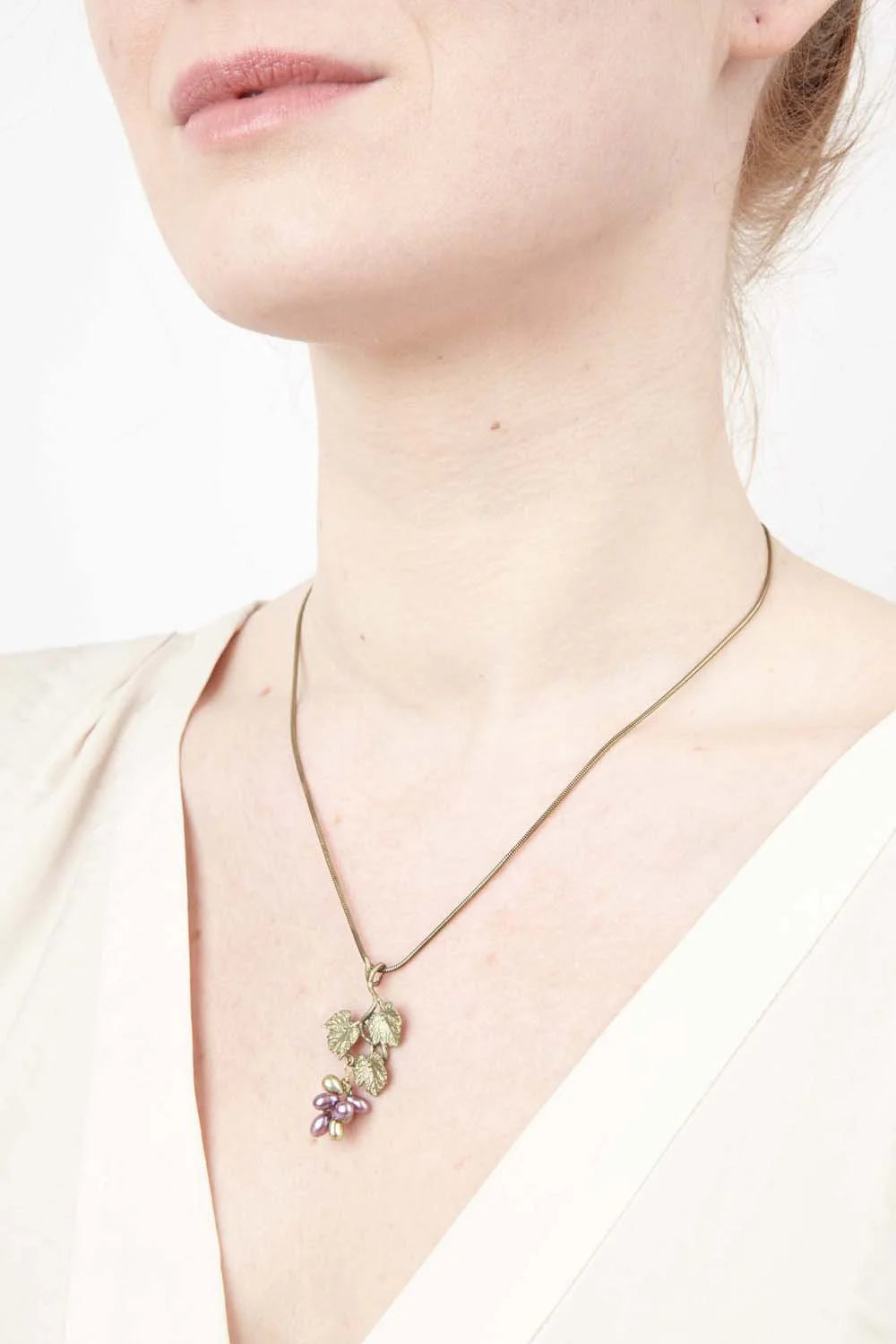Collana con ciondolo a vite