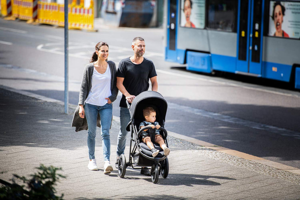 hauck Buggy Rapid 3 Air für Kinder bis 22 kg, Lufträder, Federung, Klein Zusammenklappbar, UV-Schutz 50+, mit Schlaffunktion ab Geburt, Höhenverstellbarer Schieber, Großer Korb bis 3 kg (Black)
