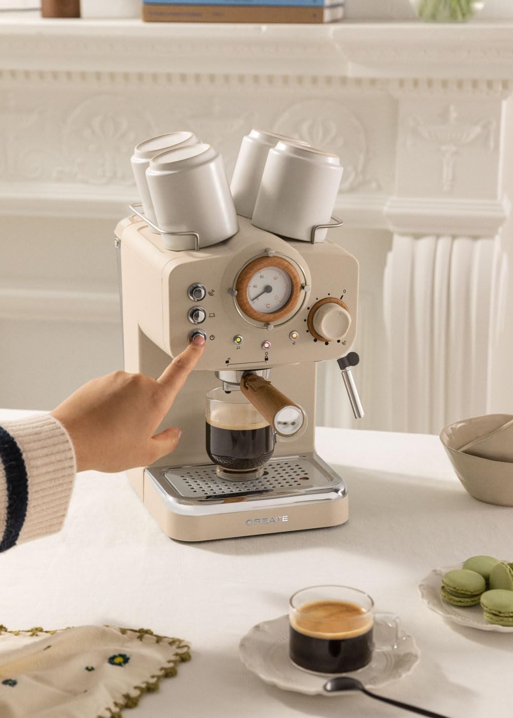 CREATE / THERA RETRO/Macchina da caffè espresso semiautomatica Rosa Pastello Opaco e Legno / Pompa a pressione 20bar, 1100W, Serbatoio acqua 1.25L, per caffè macinato, cialde ESE 55mm, con vaporizzatore, 1100W