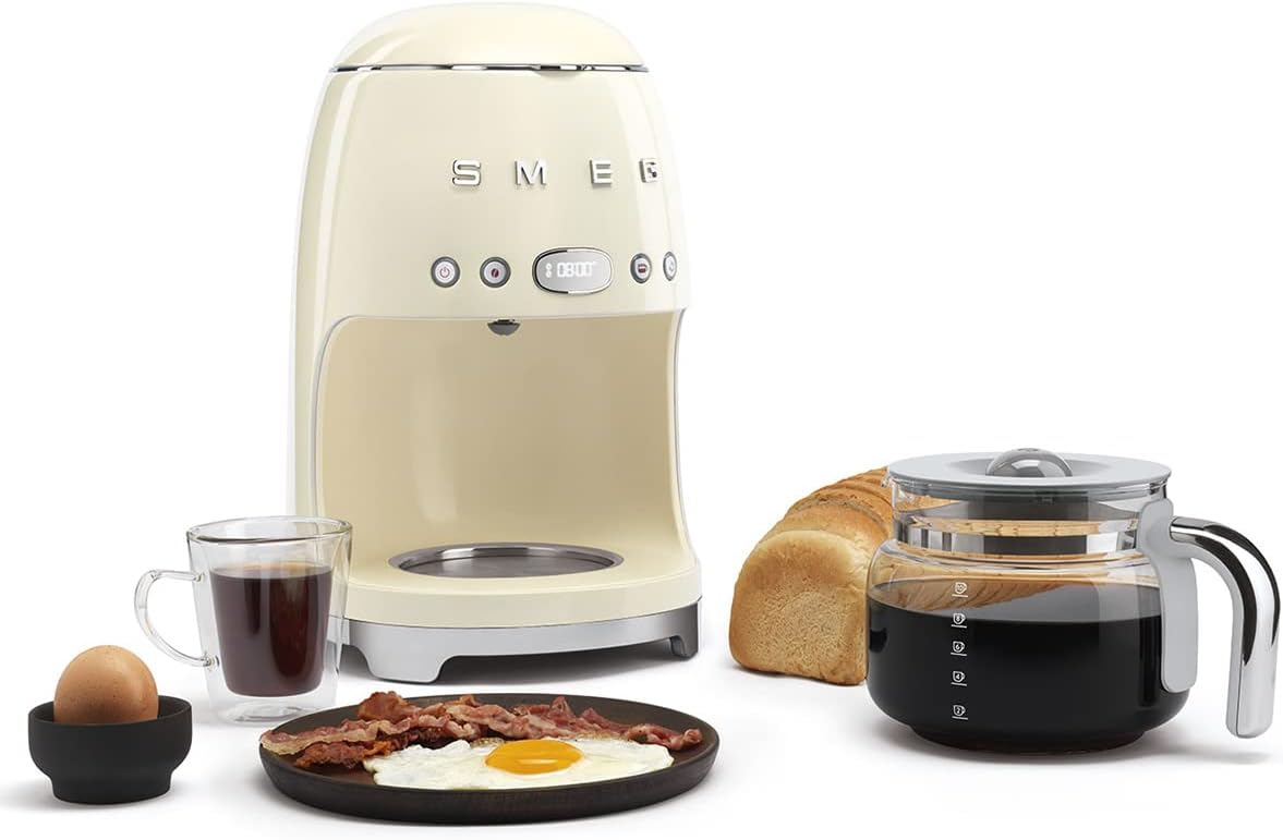 Smeg, DCF02BLMEU, Macchina da caffè con filtro, Funzione aroma e avvio automatico, Caraffa in vetro fino a 12 tazze, 2 livelli di intensità, Funzione di mantenimento del calore, 1050W, Nero opaco