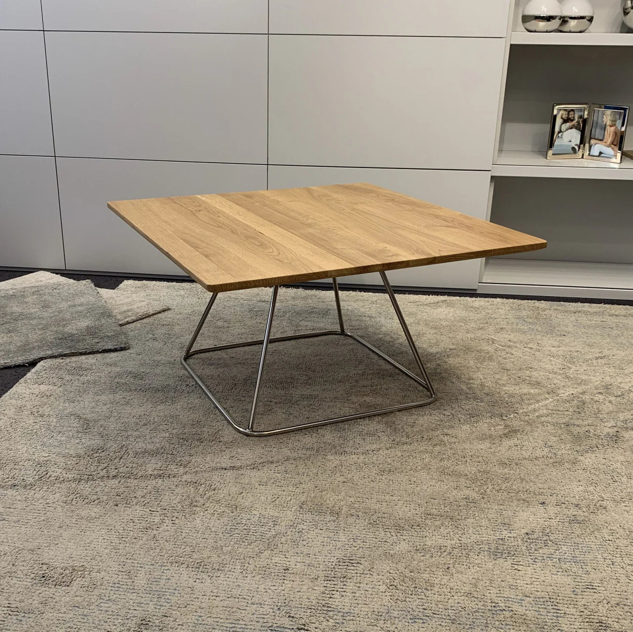 Ronald Schmitt Design Couchtisch K951 Wildeiche massiv, Gestell Edelstahl,75 x 75 x 40cm