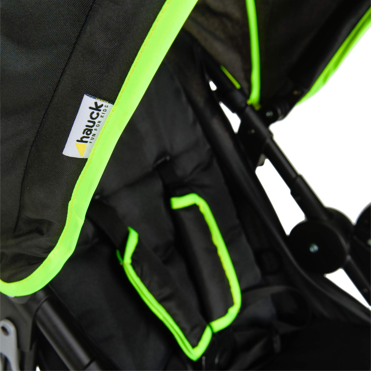 hauck Passeggino Runner 2, Passeggino a tre ruote con ruote pneumatiche XL per bambini fino a 22 kg, Protezione UV 50+, Finestra di ventilazione, Regolabile in altezza, Pieghevole, Cestino XL fino a 3 kg, Funzione reclinabile (Nero)