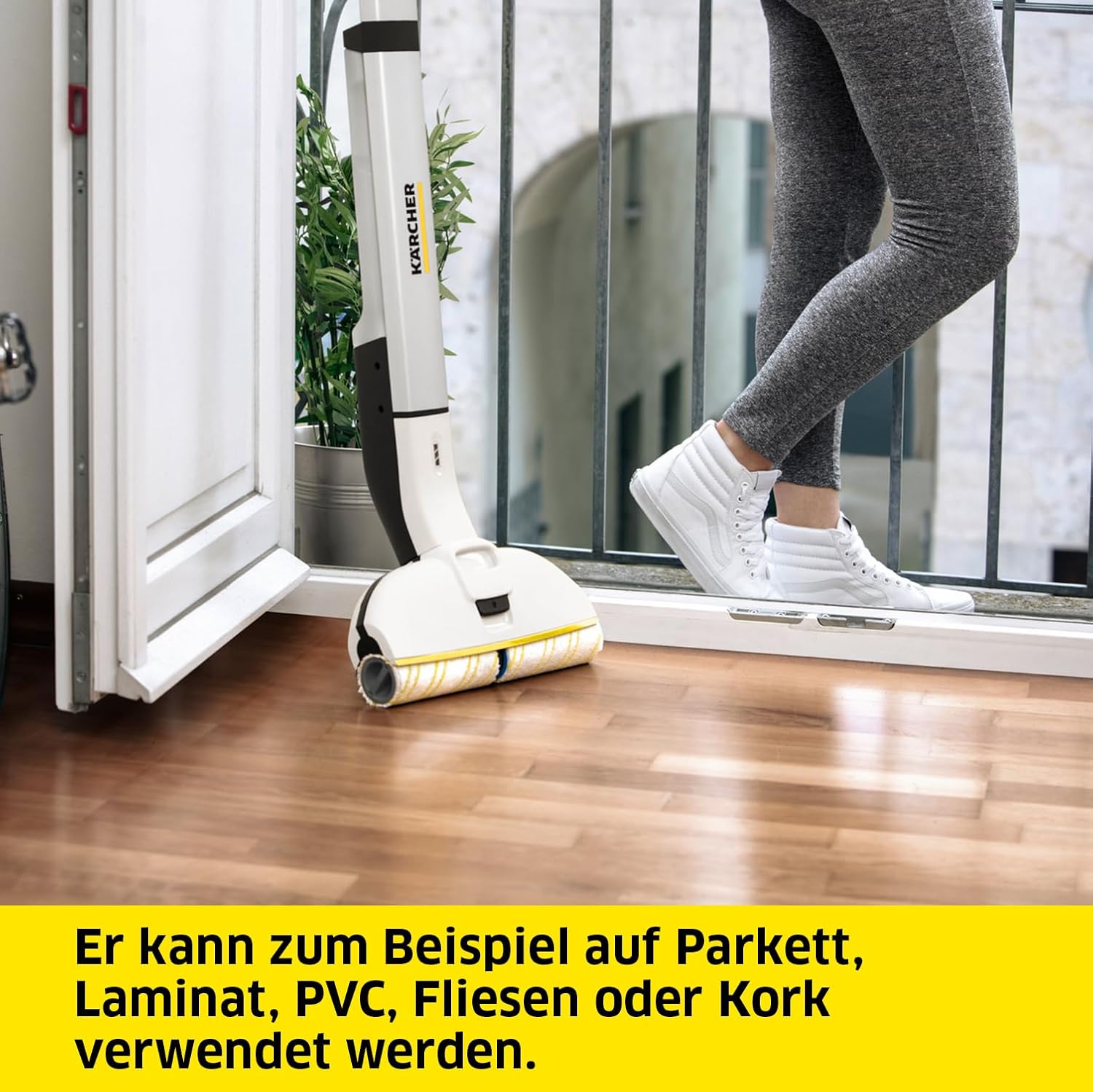 Kärcher Lavapavimenti elettrico EWM 2, lavapavimenti senza fili con 2 rulli in microfibra rotanti, durata della batteria: circa 20 min, capacità di superficie per carica della batteria: circa 60 m², bianco
