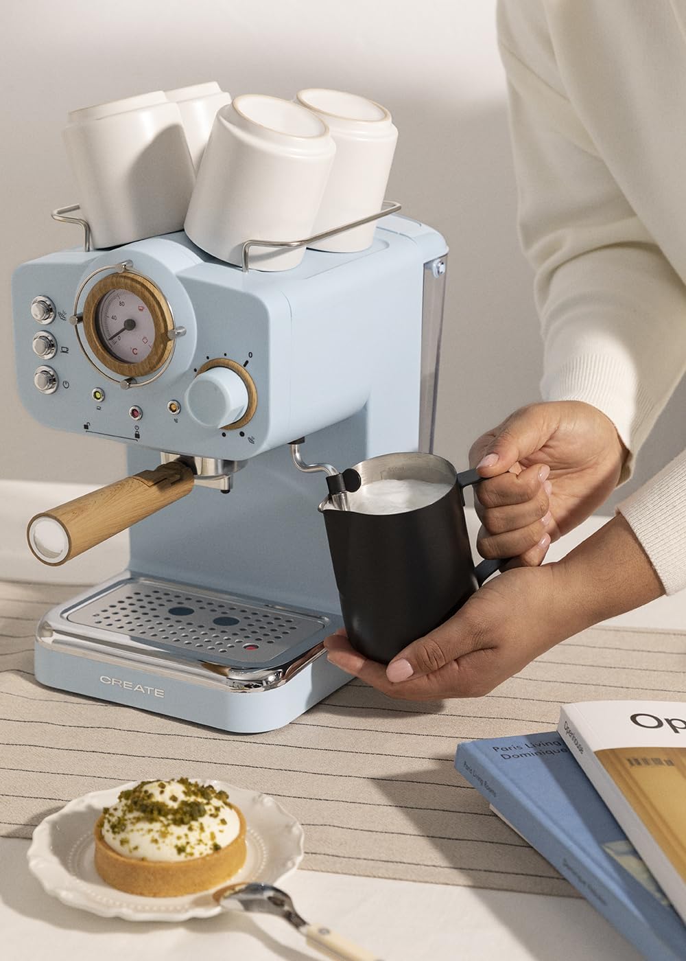 CREATE / THERA RETRO/Macchina da caffè espresso semiautomatica Rosa Pastello Opaco e Legno / Pompa a pressione 20bar, 1100W, Serbatoio acqua 1.25L, per caffè macinato, cialde ESE 55mm, con vaporizzatore, 1100W