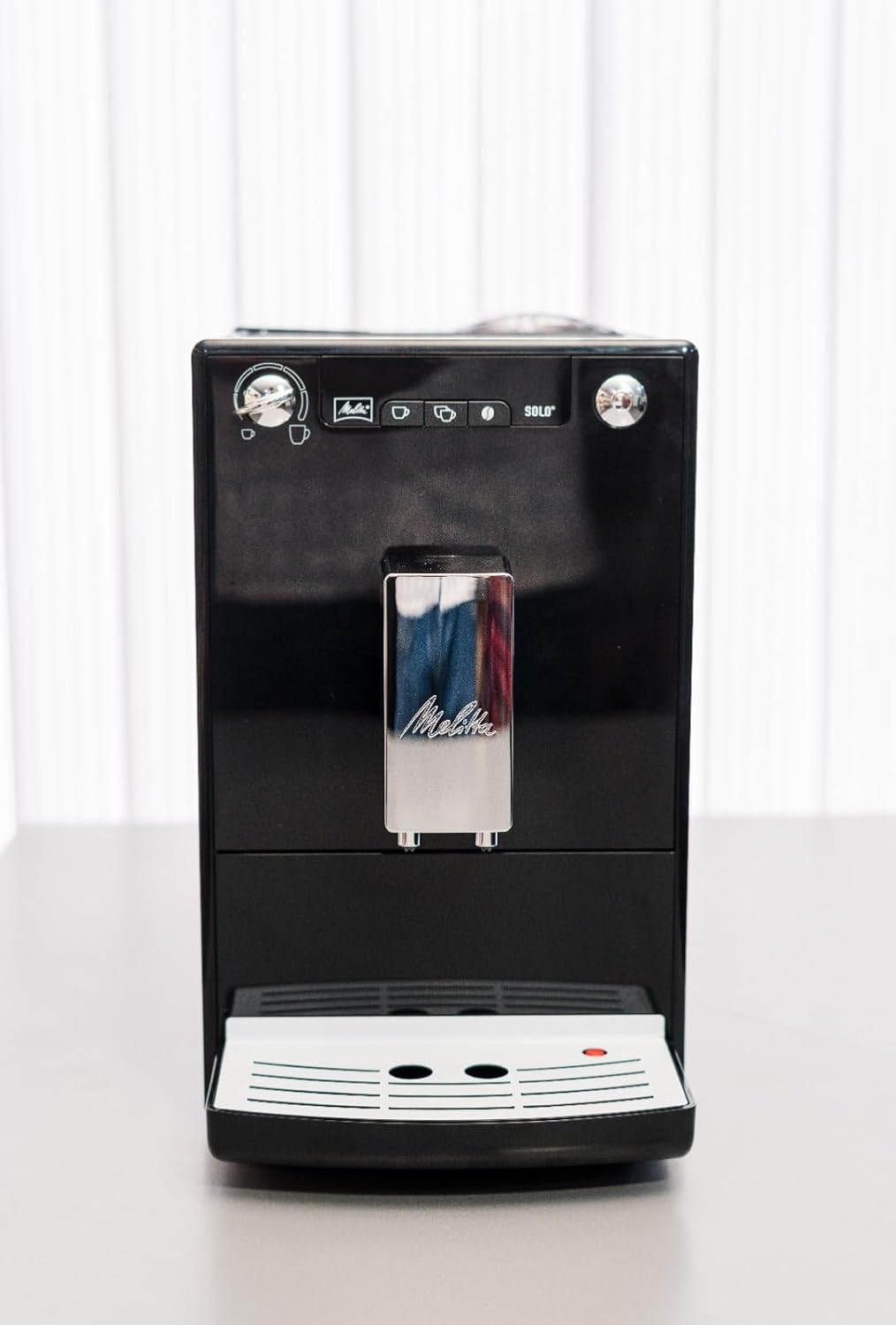 Melitta Solo - Macchina da caffè automatica con beccuccio regolabile in altezza, macchina da caffè piccola con serbatoio dell'acqua rimovibile, per es. espresso o caffè crema, argento