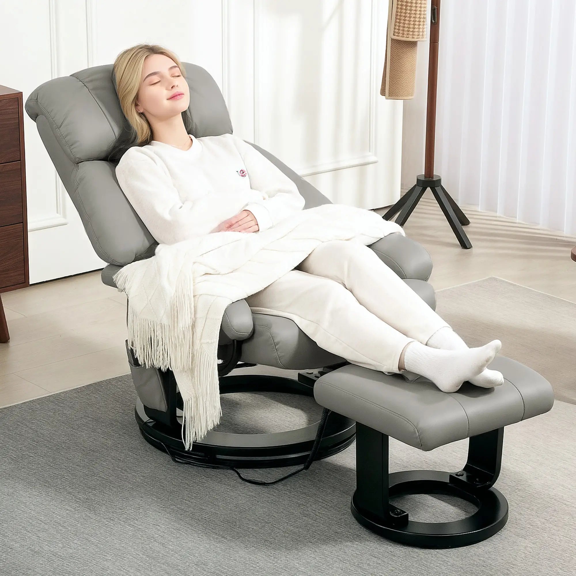 Poltrona Relax HOMCOM grigia con massaggio, funzione reclinabile e poggiapiedi, in similpelle