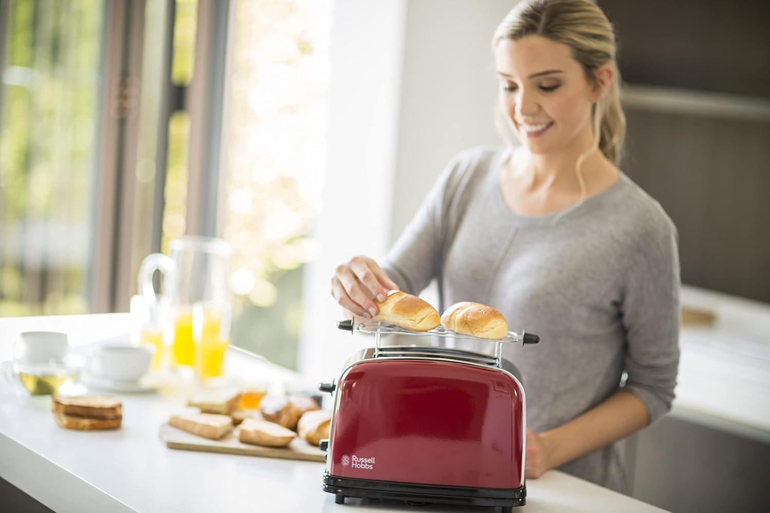 Russell Hobbs Set Colazione Colours+ Rosso: Macchina da caffè [Timer digitale, Doccetta per estrazione e aroma ottimali] 24031-56 + Bollitore [1,7l, 2400W] 20412-70 + Tostapane [per 2 fette] 26554-56
