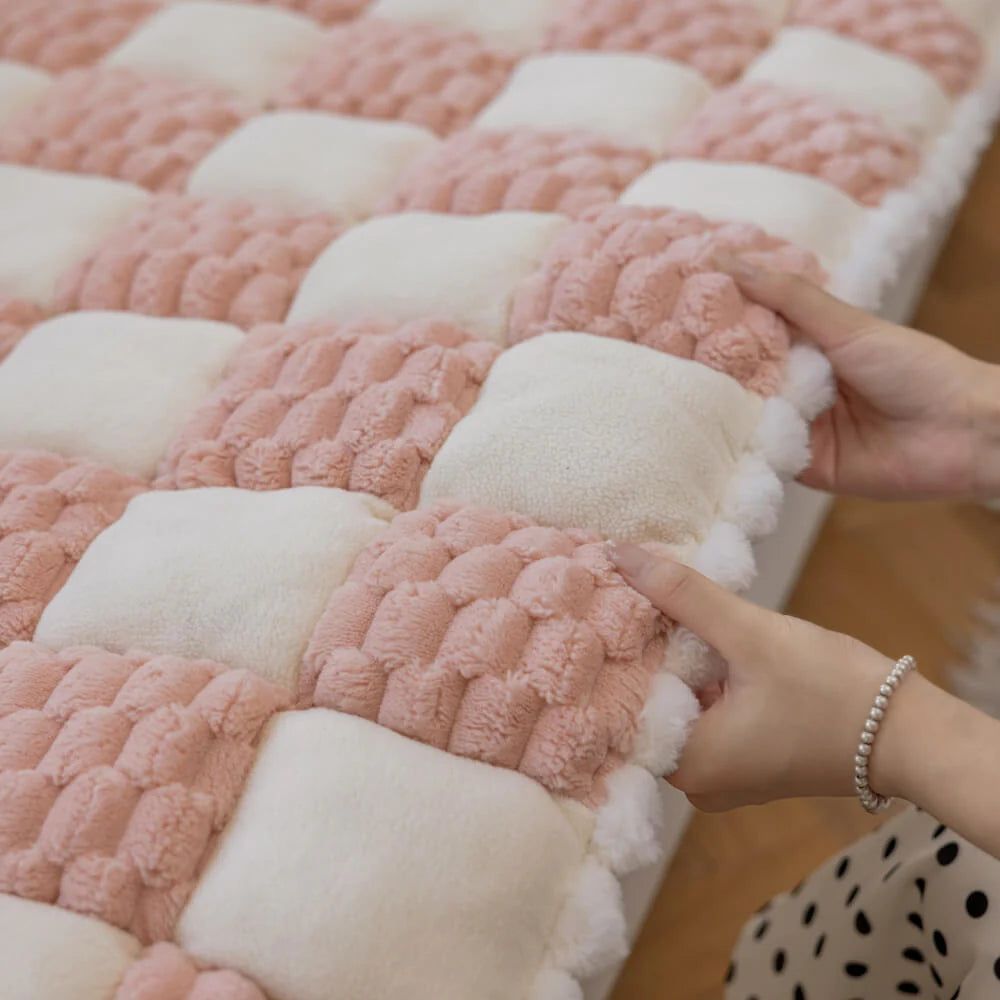 Tappetino per cani in peluche artigianale con motivo a blocchi di colore – Copridivano antiscivolo per comfort e stile