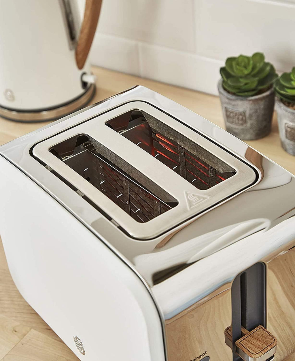 Forno a microonde digitale Swan Nordic da 20 L, 6 livelli di potenza, 800 W, timer da 30 minuti, facile da pulire, modalità scongelamento, design moderno, maniglia effetto legno, bianco opaco