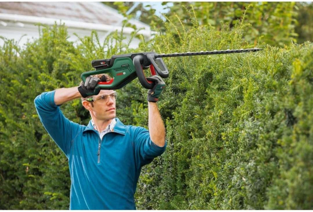 Bosch Tagliasiepi a batteria UniversalHedgeCut 18V-50 (1 batteria 2,5 Ah, sistema 18 Volt, lunghezza lama 50 cm, in scatola di cartone)
