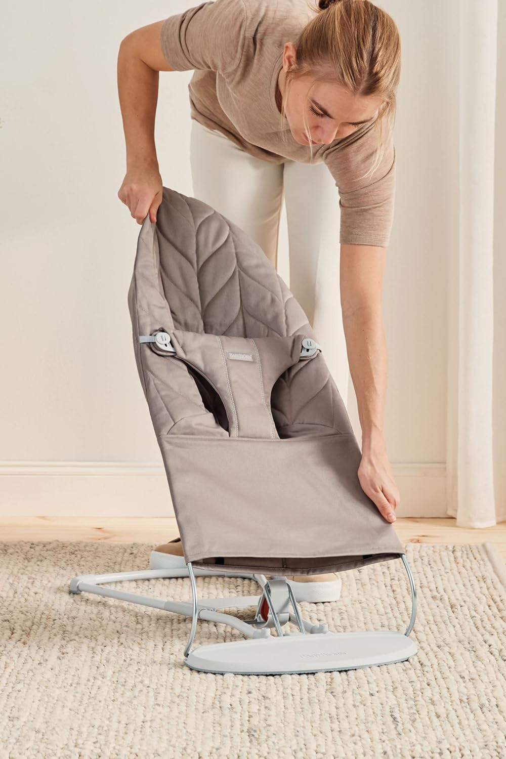 BabyBjörn Sdraietta Bliss, Tessuto trapuntato a petalo, Grigio Sabbia