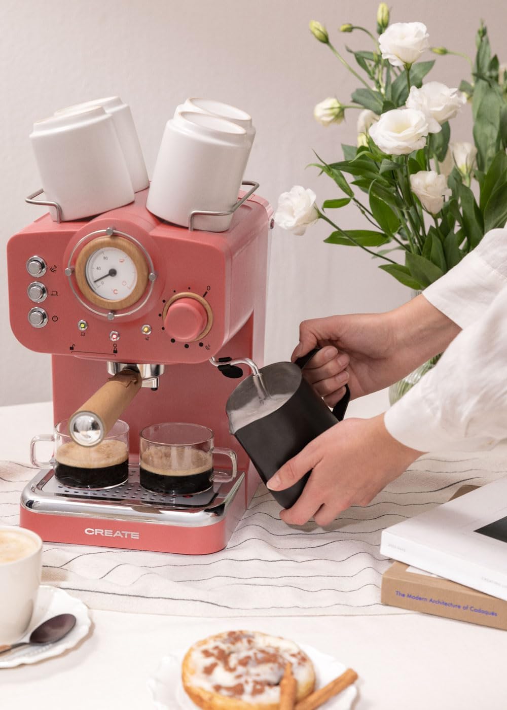 CREATE / THERA RETRO/Macchina da caffè espresso semiautomatica Rosa Pastello Opaco e Legno / Pompa a pressione 20bar, 1100W, Serbatoio acqua 1.25L, per caffè macinato, cialde ESE 55mm, con vaporizzatore, 1100W