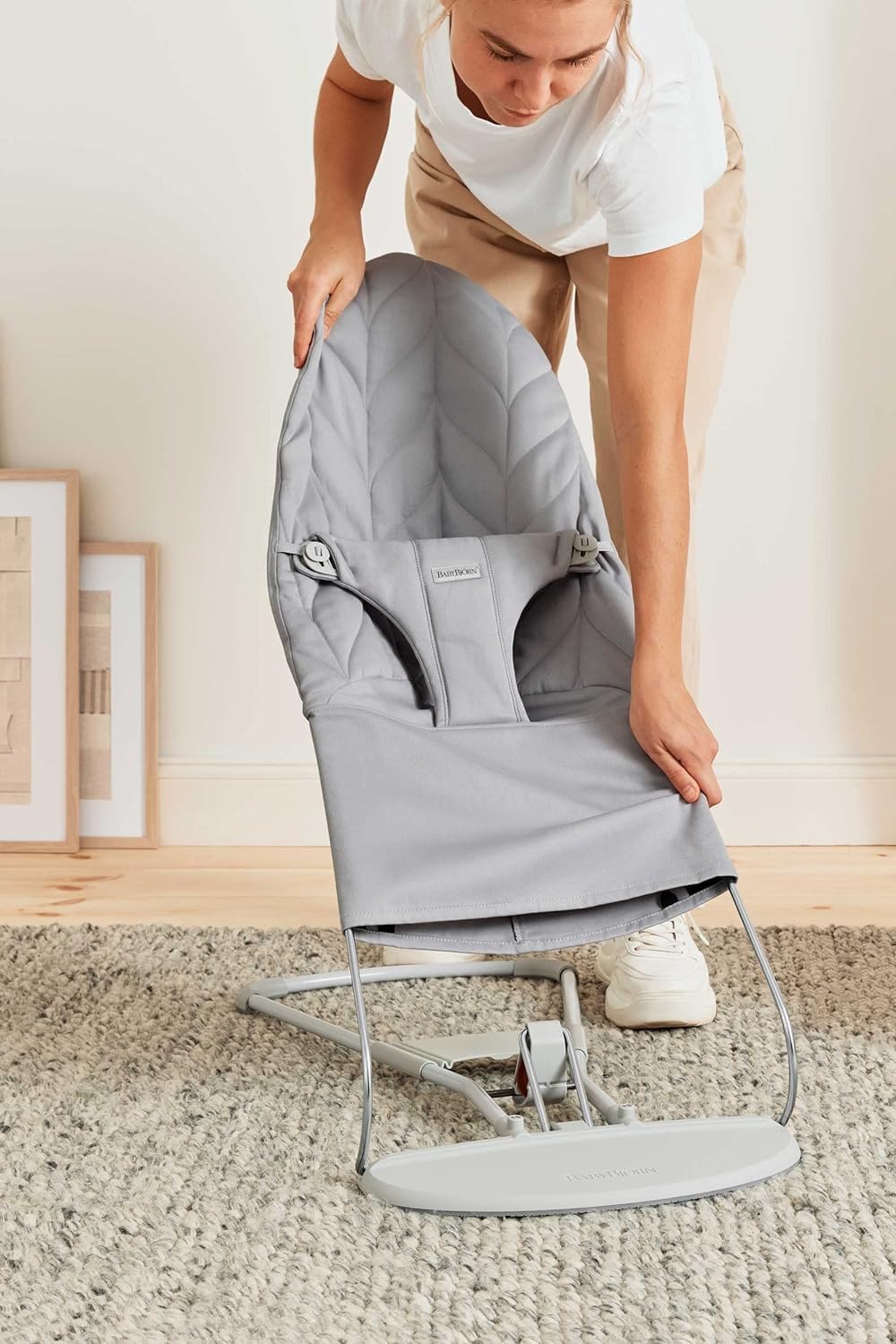 BabyBjörn Sdraietta Bliss, Tessuto, Trapuntatura petalo, Grigio Sabbia