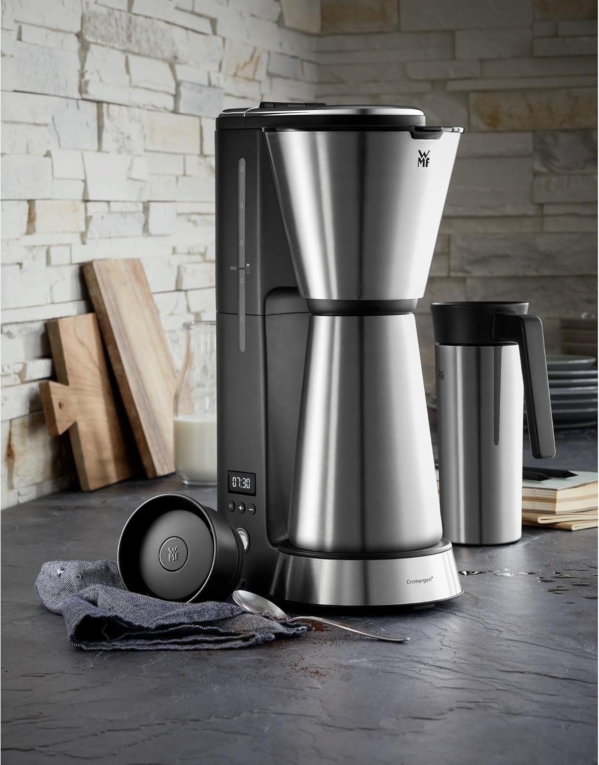 WMF Küchenminis Macchina da caffè con filtro Aroma, piccola, con caraffa termica, 870 Watt, tazza termica da asporto, macchina da caffè singola piccola con timer, cromargan opaco
