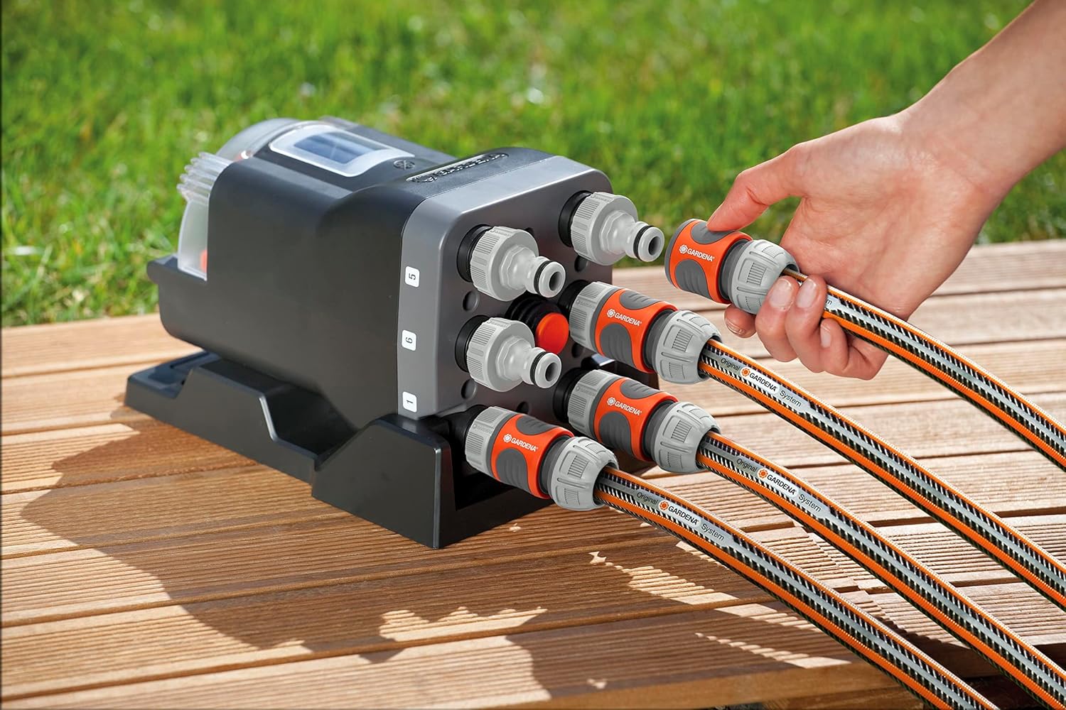 Gardena distributore automatico d'acqua: distributore a 6 vie, facile da usare, salvaspazio, flessibile nell'impiego, ideale anche in caso di bassa pressione dell'acqua, filettatura esterna da 3/4" (1197-20)