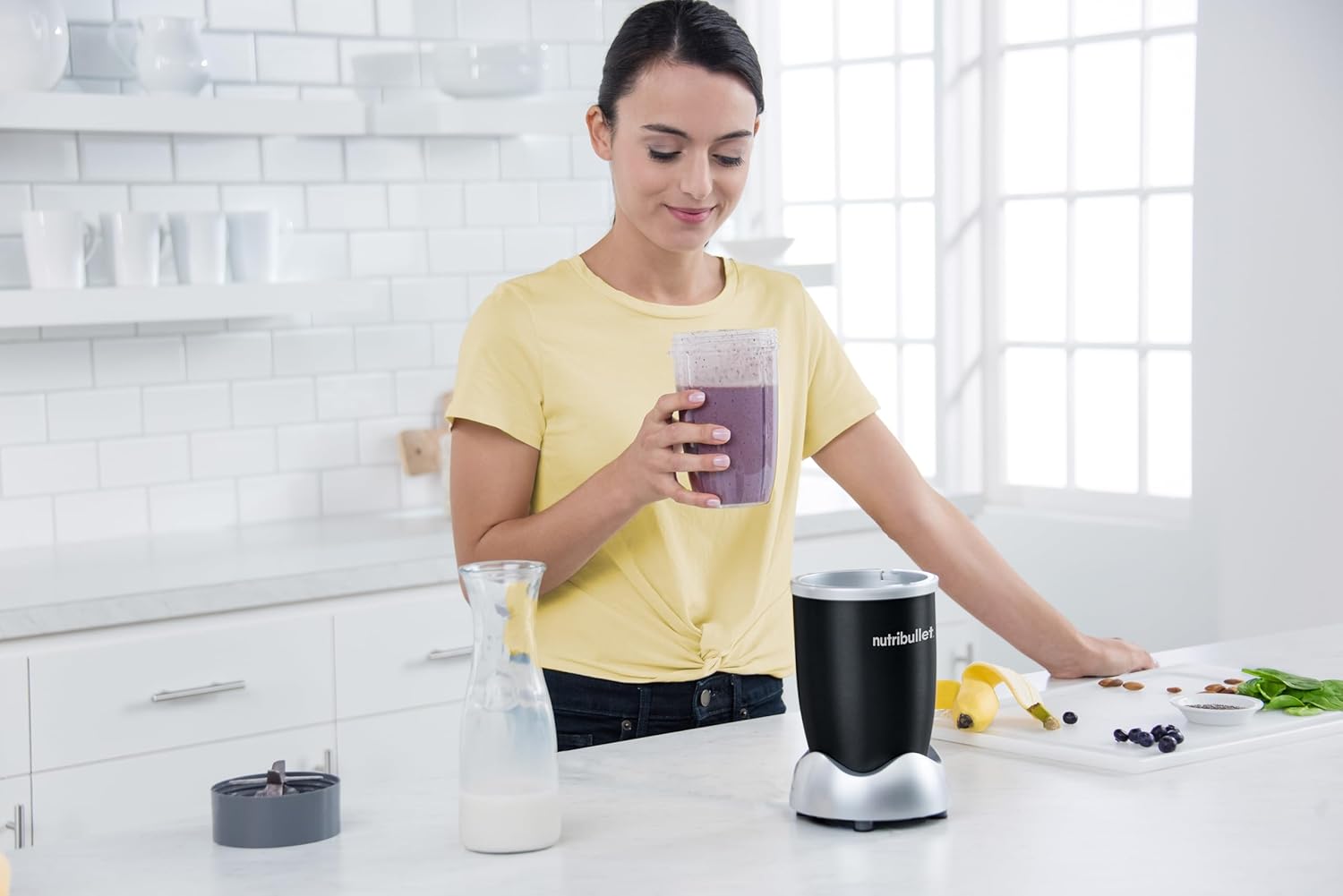 nutribullet Original, Frullatore Elettrico, Tritatutto, Frullatore per frullati, Smoothie Maker, Potenza 600 W, Facile e Veloce da Usare, Compatto, Facile da Pulire, NB603DG