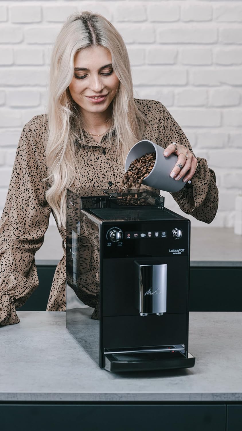 Melitta Latticia OT - Macchina da caffè automatica con sistema latte, Macchina da caffè con macinino per caffè o cappuccino, ad esempio, argento/nero