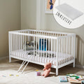 Kids Collective Lettino per neonati 60x120 regolabile in altezza e sponde rimovibili, opzionale con cassetto e materasso | Legno di faggio bianco molto stabile Prodotto in Europa