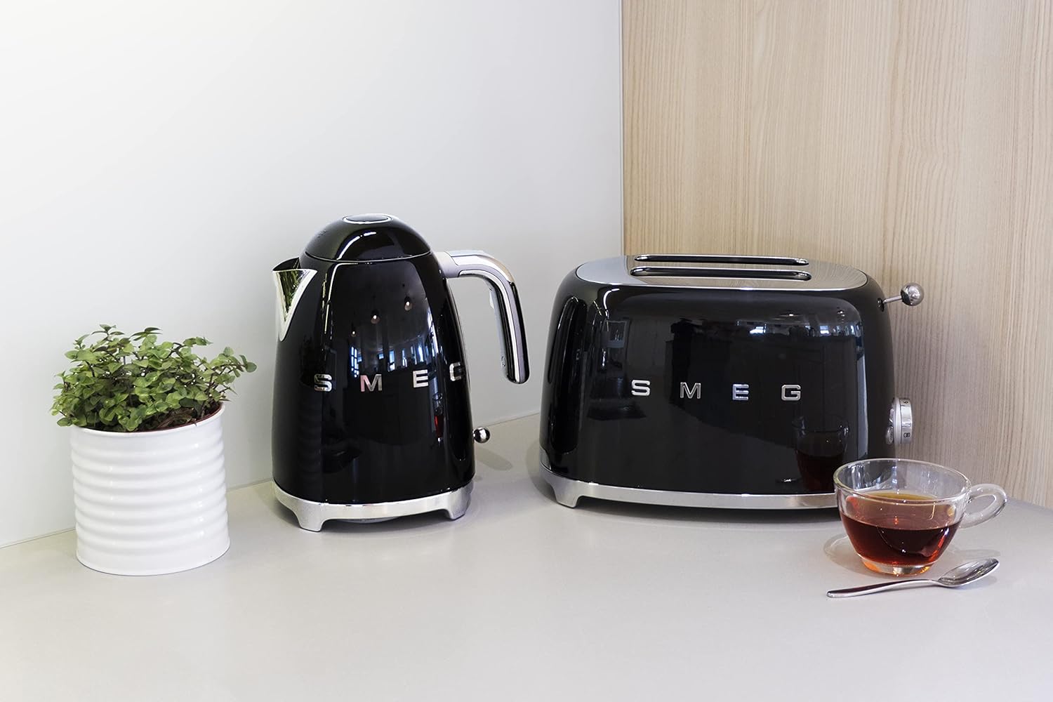 Smeg, 2x2 TSF01CREU - Tostapane, 2 scomparti per 2 fette, 6 livelli di doratura, funzione riscaldamento, funzione scongelamento e bagel, vassoio raccoglibriciole, 950W, Crema
