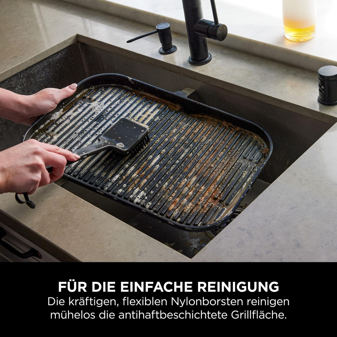 Ninja Woodfire verstellbarer Ständer und Beistelltisch, Außenofen- und Grillständer, robuster Outdoor-Kochtisch und Pizzaofenständer, Schwarz 4718J800EUUK