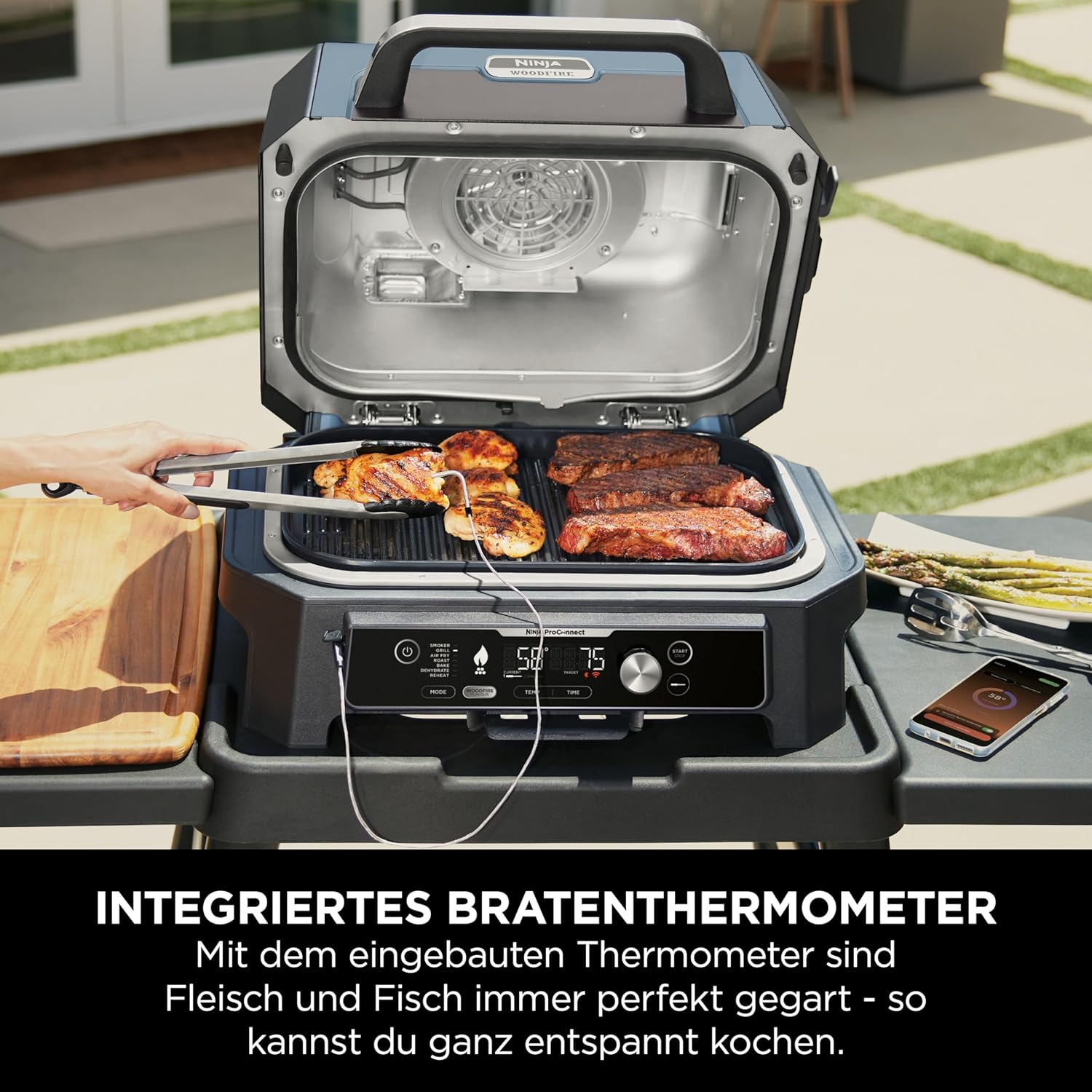 Ninja Woodfire Barbecue Elettrico & Affumicatore & Friggitrice ad Aria, Barbecue da Esterno 7-in-1, Frigge ad Aria, Affumica, Arrostisce, Cuoce al Forno e Altro, Resistente alle Intemperie, Antiaderente, Portatile, Elettrico, Grigio/Nero OG701EU