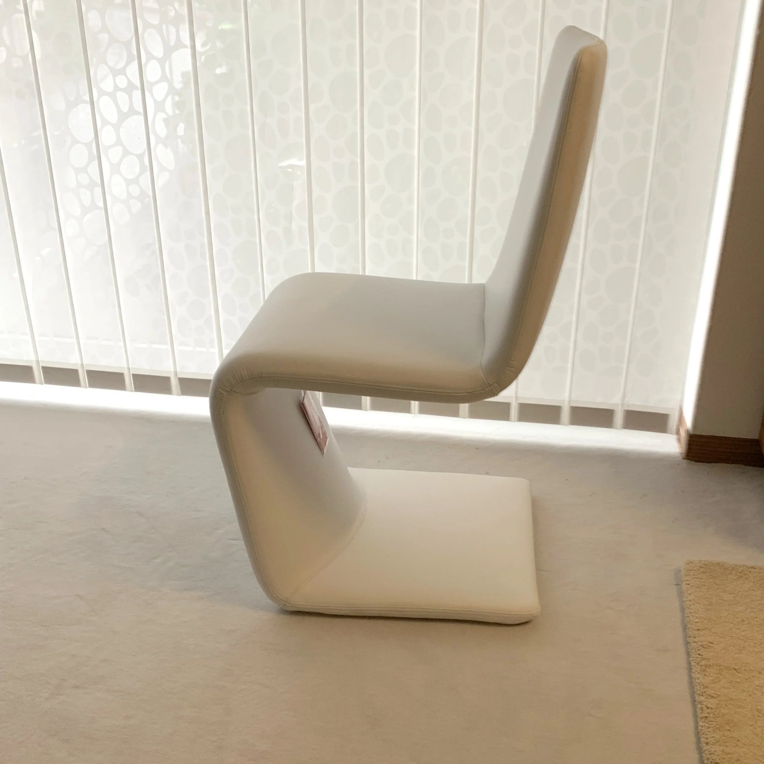 Gruppo di sedie, 4 sedie Venere di Bonaldo, design italiano, pelle bianca