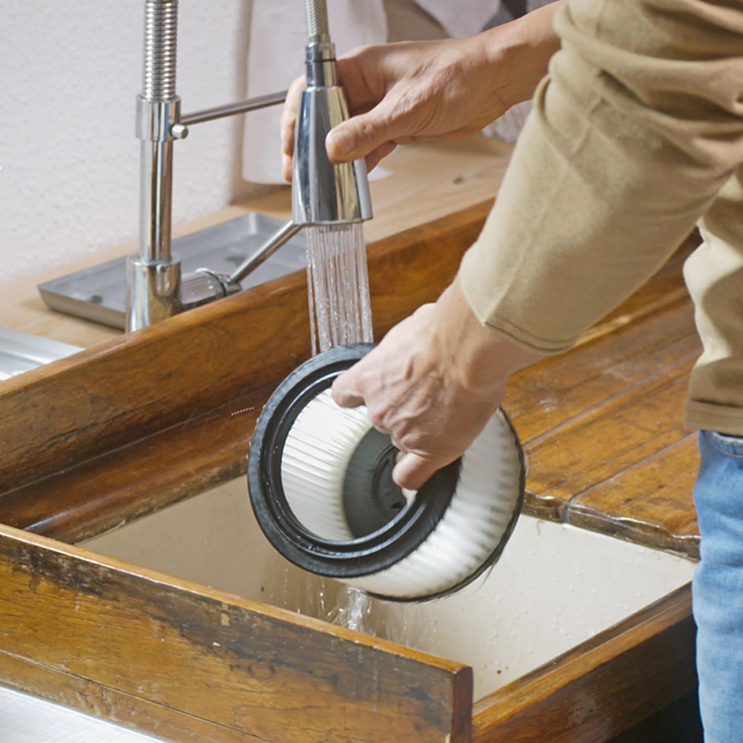 Aspiratore Bosch per solidi e liquidi AdvancedVac 20 (1200 Watt, capacità serbatoio 20 litri, in scatola di cartone)
