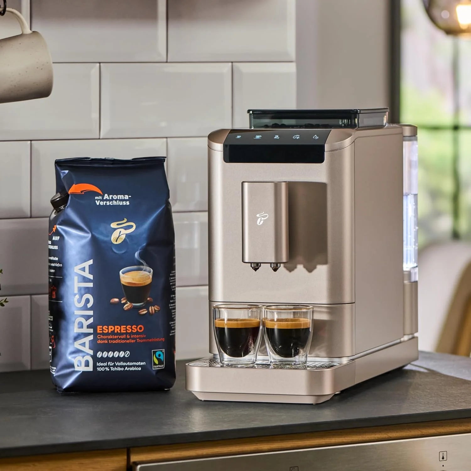 Tchibo Macchina da Caffè Automatica Esperto2 Caffè con Funzione 2 Tazze per Caffè Crema ed Espresso, Nero Granito - INCLUSO set di prova caffè GRATUITO