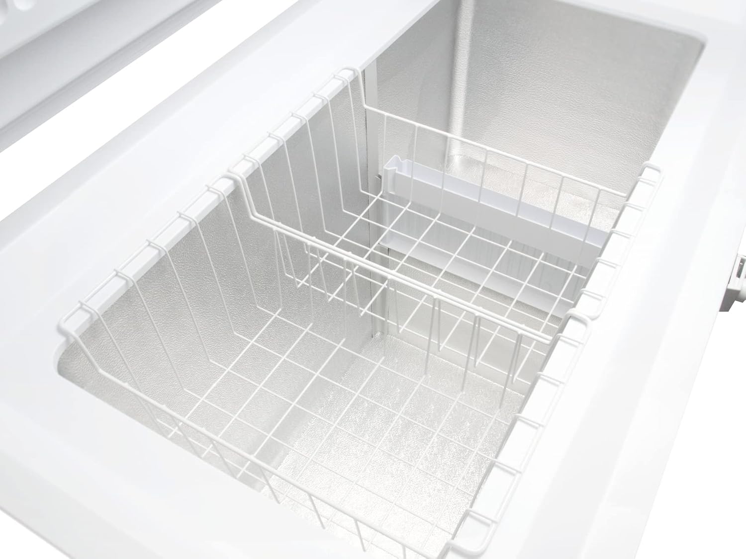 Bauknecht GT 219 A3+ Congelatore a pozzetto/ Congelamento: 215 L/ Supercongelamento/ SapceMax/ Illuminazione interna/ ECO Risparmio energetico/ Sicurezza bambini