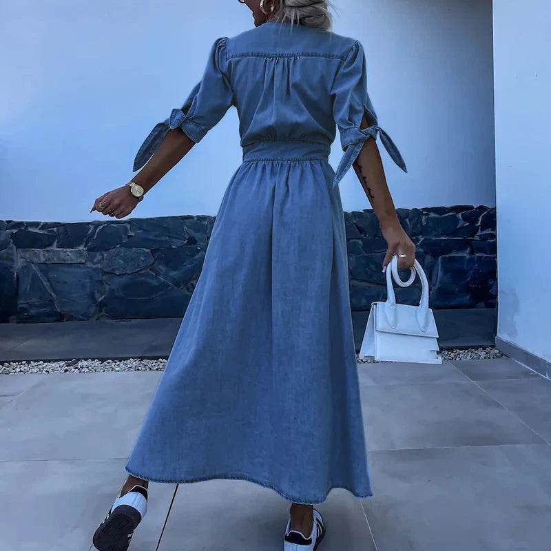 Denim-Maxi mit Schlitz und V-Ausschnitt