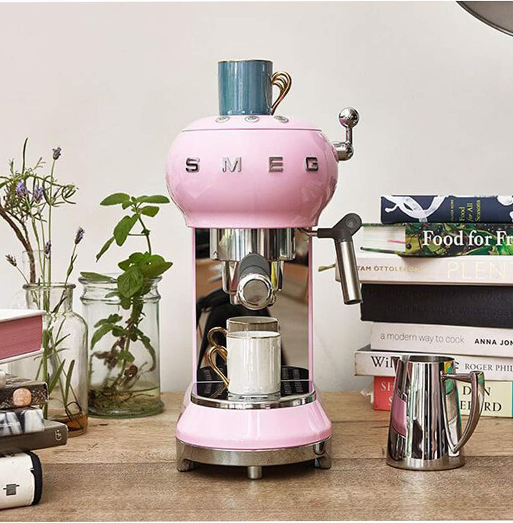 Smeg, ECF01WHEU Macchina da Caffè Espresso Manuale, Sistema Cappuccino, Thermoblock, Alloggiamento Tazze Grandi e Funzione Doppio Caffè, Serbatoio Acqua 1 l, Dimensioni Compatte, 1350W, Bianco