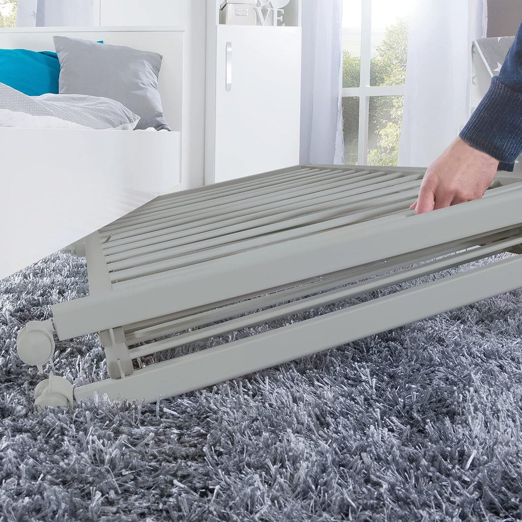 roba Klappbett Fold Up 60 x 120 - Klappbares Babybett aus Holz - 2-fach höhenverstellbar - Platzsparendes Gitterbett auf Rollen - Weiß