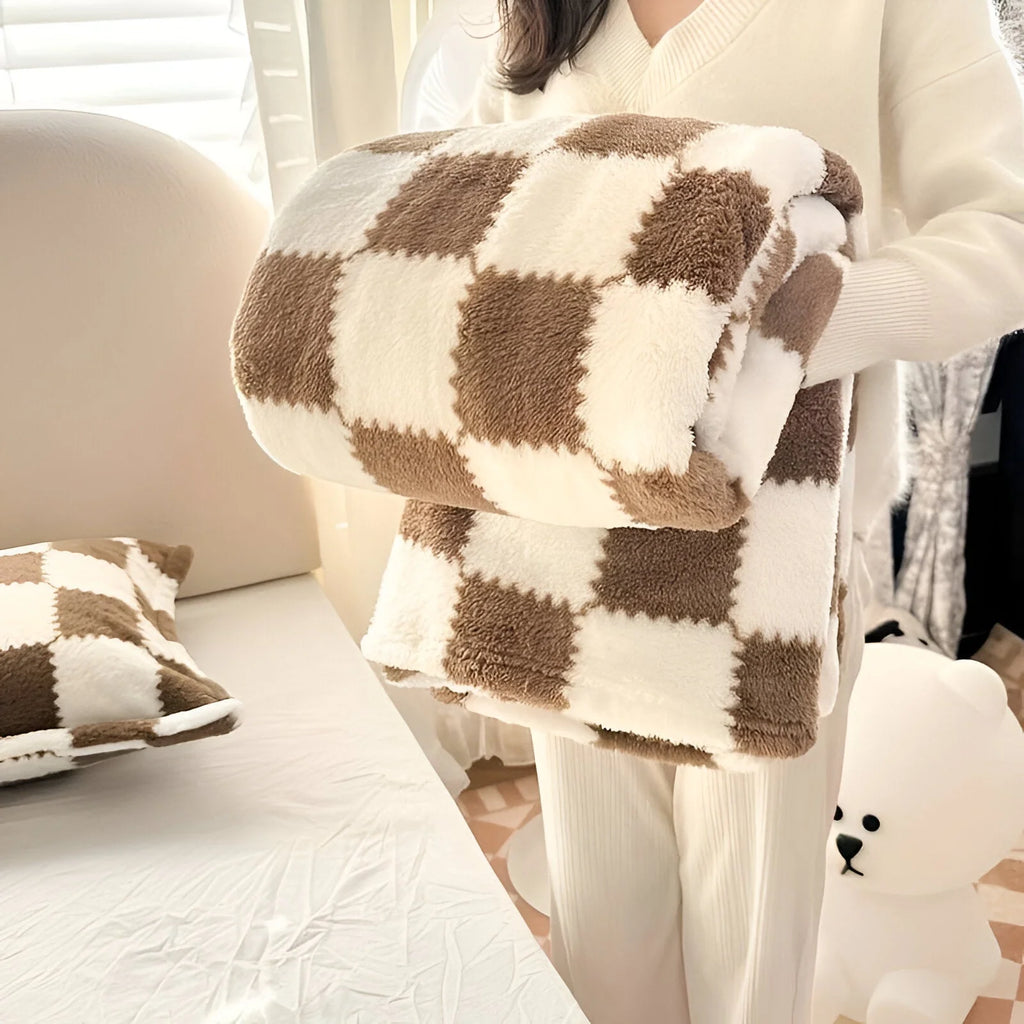 SnugFuz Kuscheldecke – Weiche, bunte Fleece-Decke mit niedlichem Karomuster