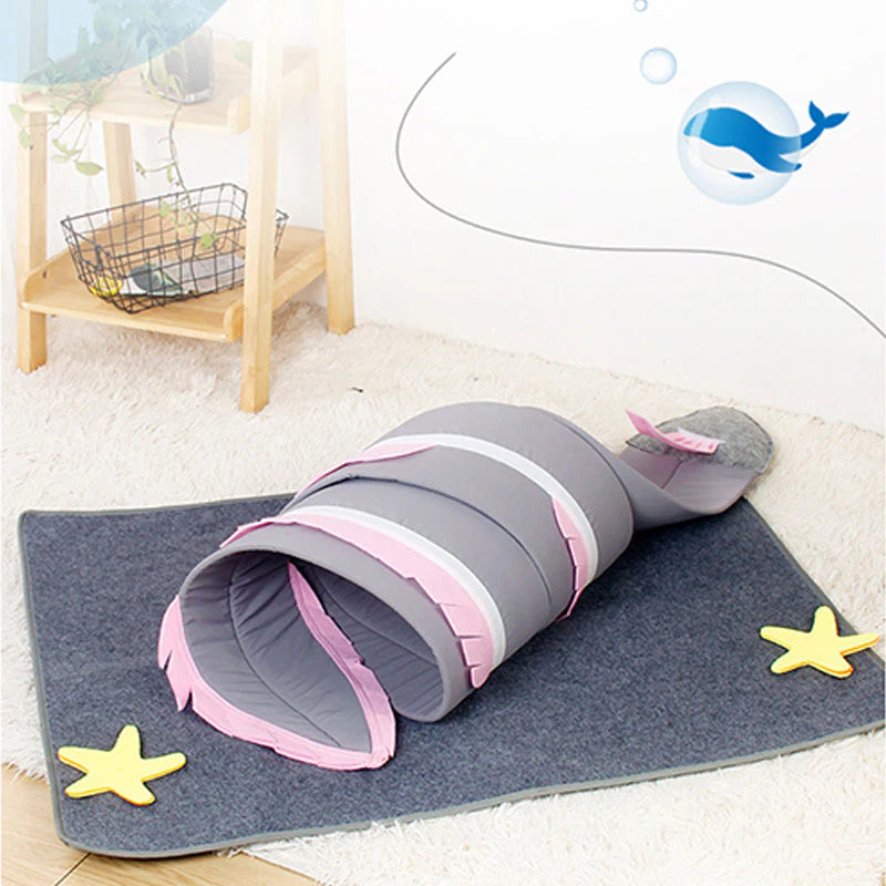 Entdecke den Katzen-Abenteuer Tunnel mit Fischdesign - Spielspa und Beschftigungsmatte für Katzen