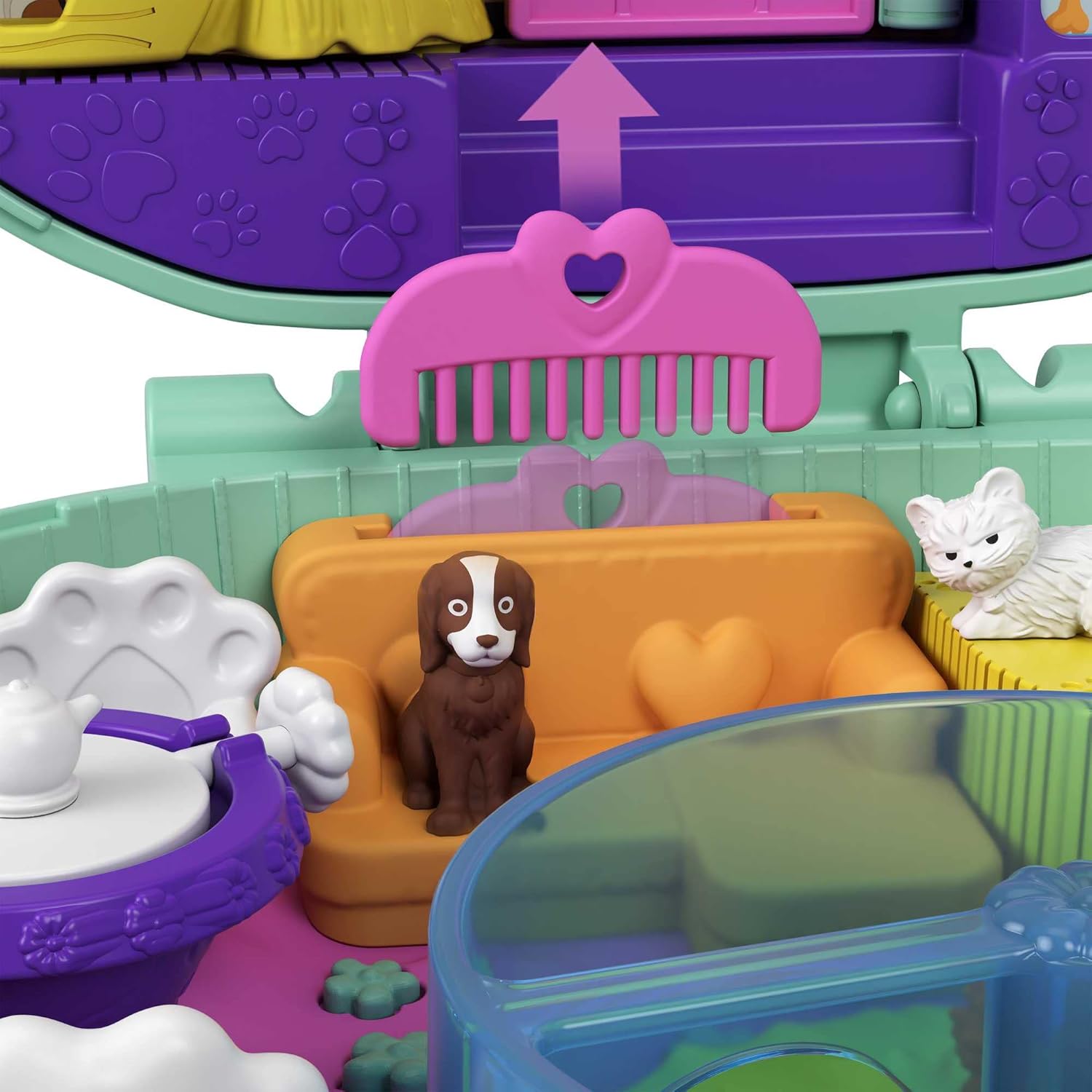 Polly Pocket GTN15 - Valigetta Caffetteria Riccio con Design Caffè e Animali, Mini Bambola Polly e HCG16 - Acquario Lontre, Tema Acquario con Micro Bambole Polly e Nicolas, 5 Sorprese e 12 Accessori