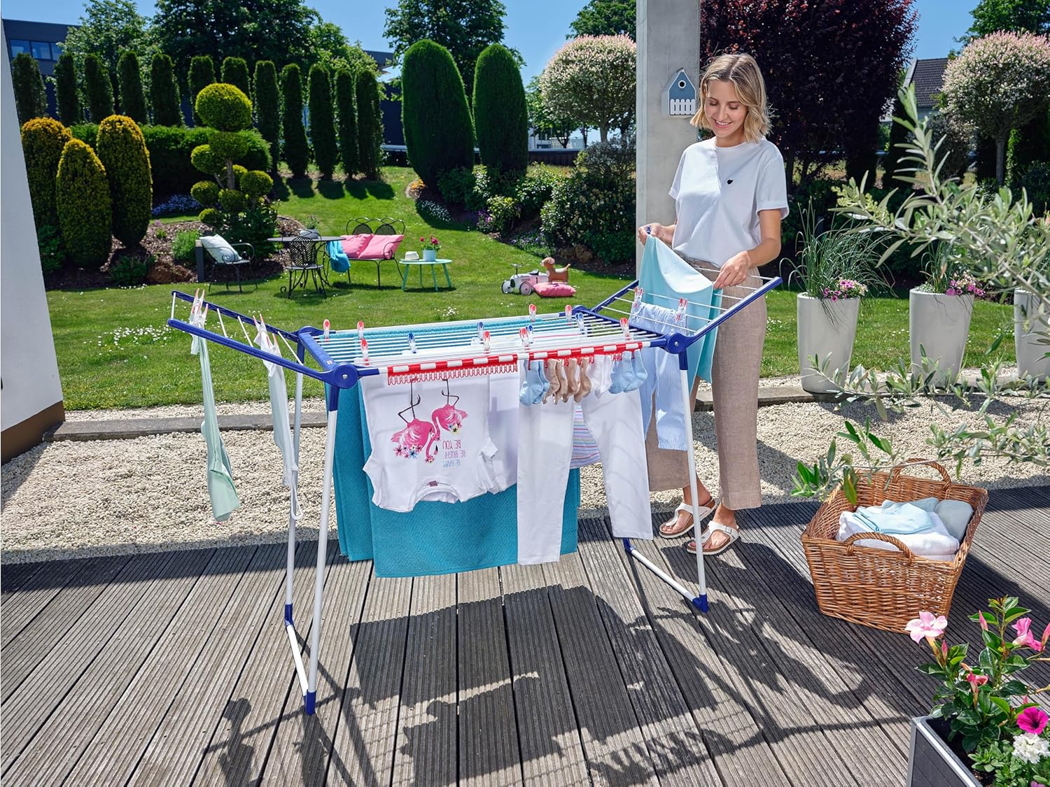 Leifheit Standtrockner Pegasus 180 Solid, Wschestnder mit Flügeln für lange Kleidungsstücke, standfester Flügelwschetrockner für drinnen und drauen