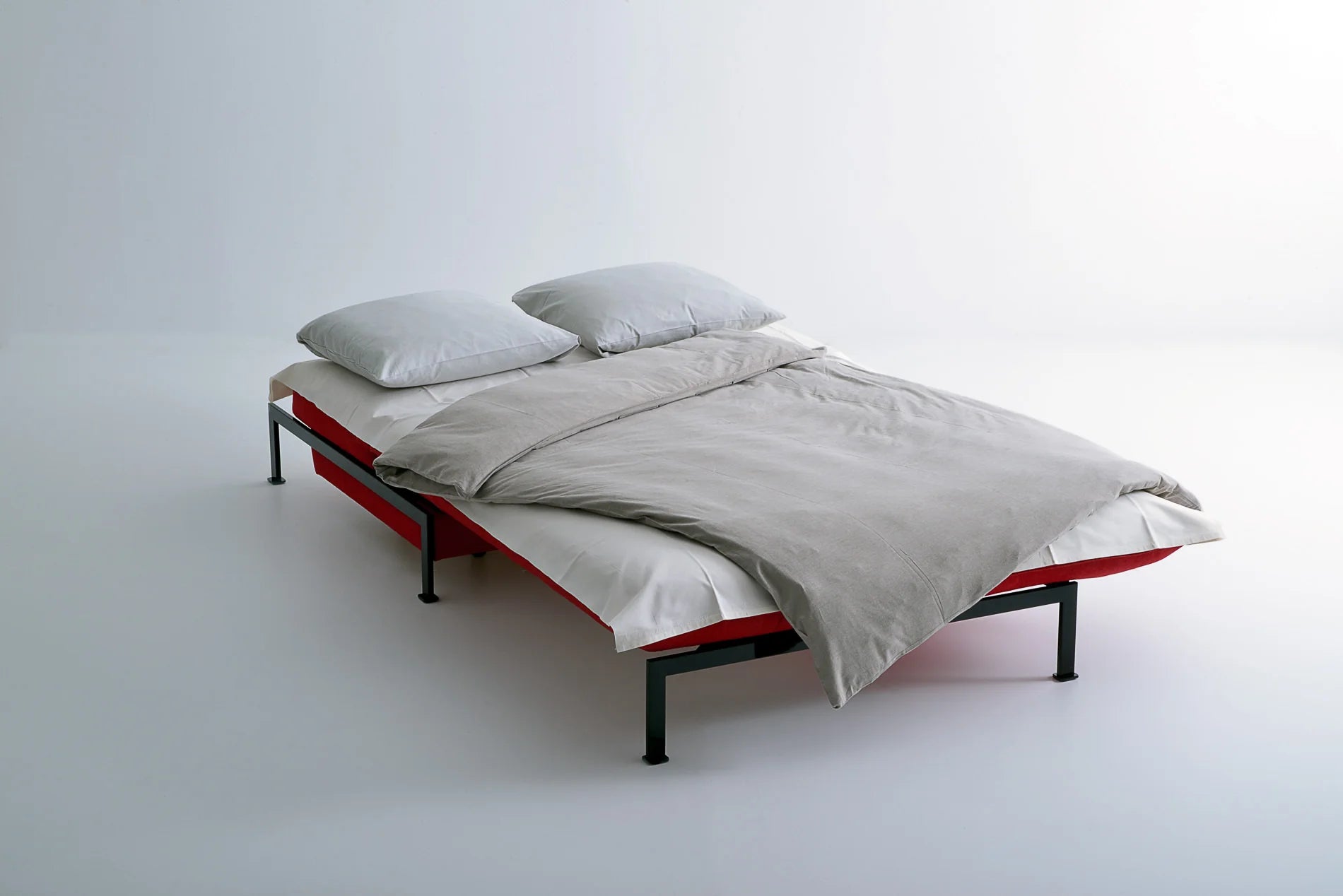 Divano letto Franz Fertig Fun destro, pelle Nappa bianca con un tavolino