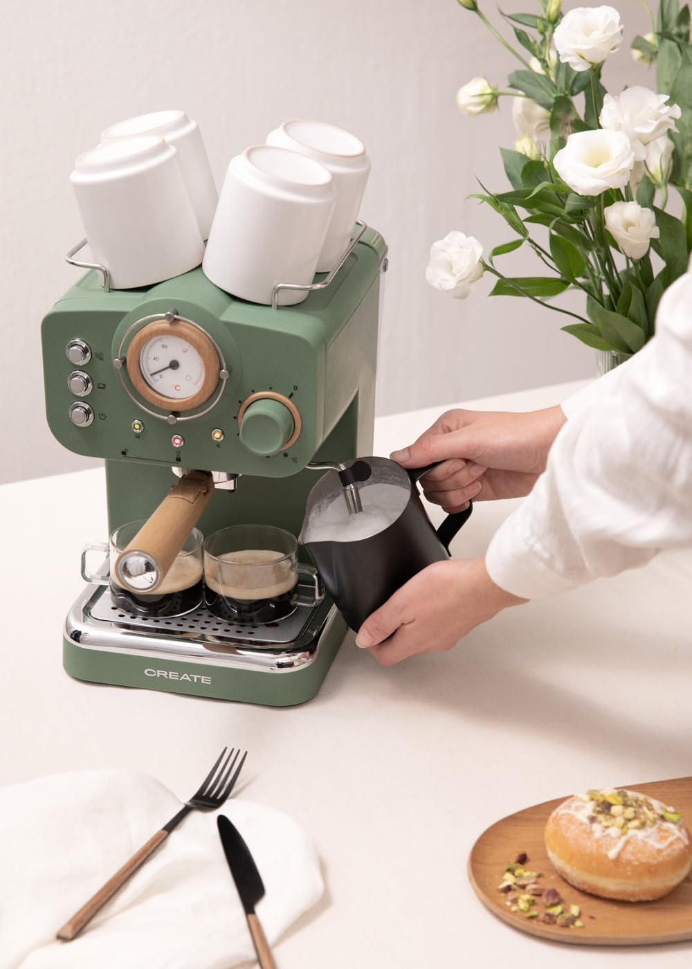 CREATE / THERA RETRO/Macchina da caffè espresso semiautomatica Rosa Pastello Opaco e Legno / Pompa a pressione 20bar, 1100W, Serbatoio acqua 1.25L, per caffè macinato, cialde ESE 55mm, con vaporizzatore, 1100W