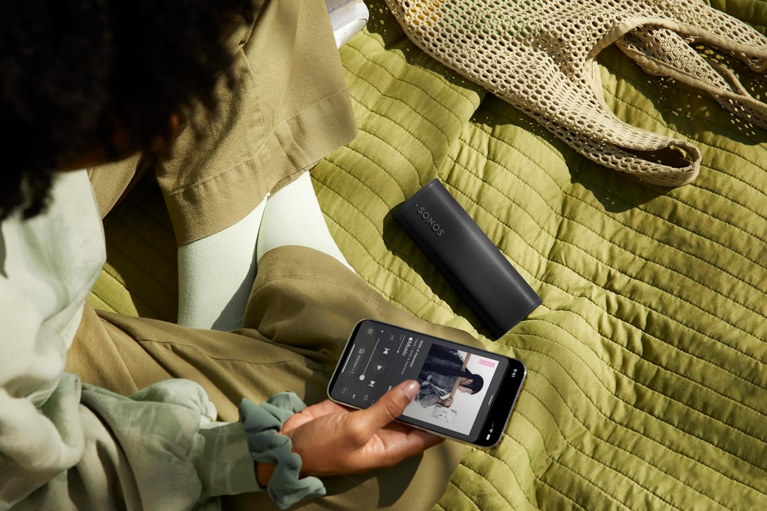 Sonos Roam 2 | Altoparlante portatile, leggero e impermeabile con Bluetooth, Wi-Fi, autonomia di almeno 10 ore e controllo vocale per interni ed esterni - Bianco
