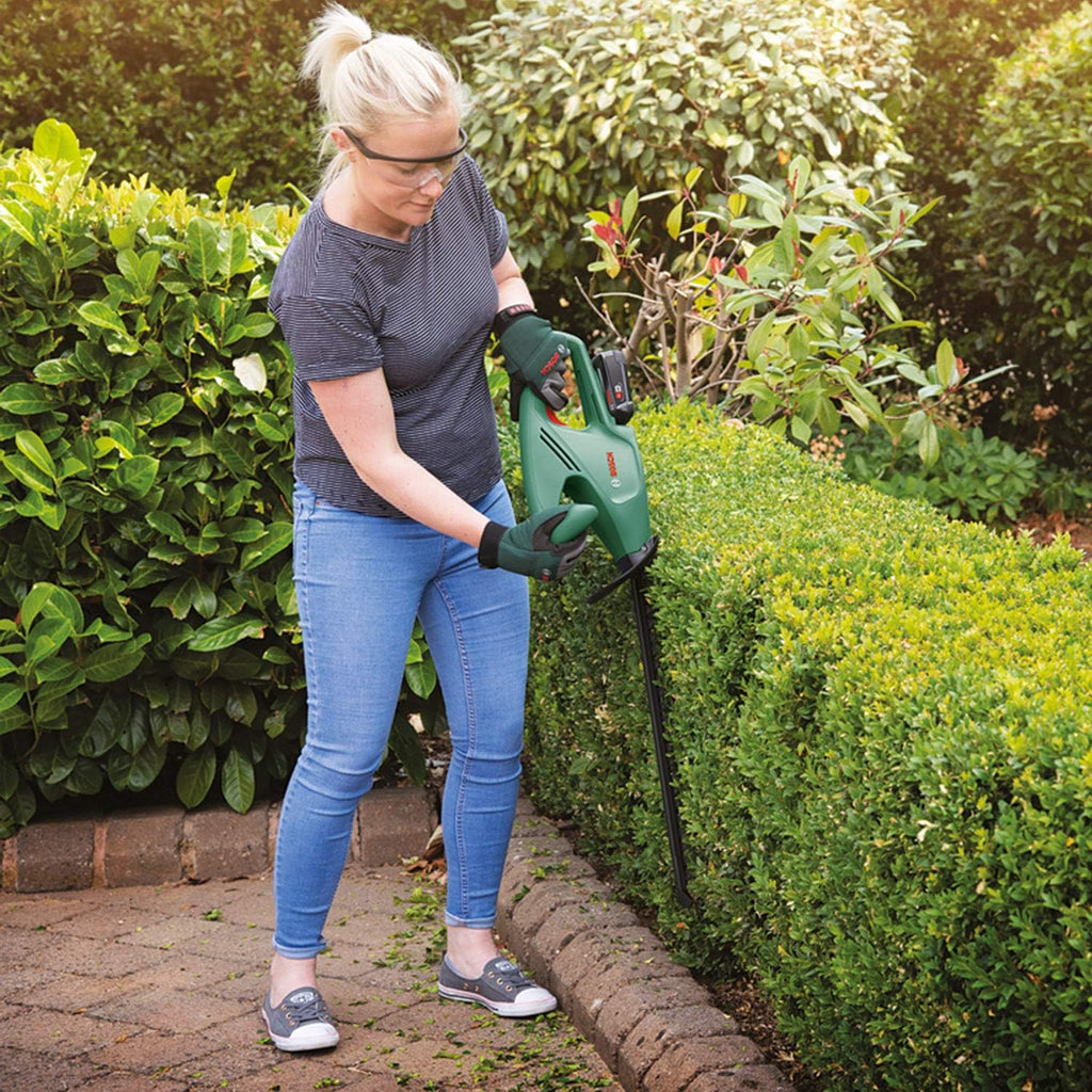 Bosch Akku Heckenschere EasyHedgeCut 18-45 (2 Akkus 2,0 Ah, 18-Volt-System, Messerlänge 45 cm, im Karton)