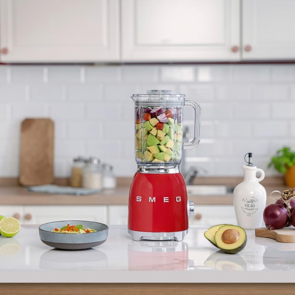 Smeg, BLF03PKEU, Frullatore da tavolo da 1,5 l, 4 velocità, 4 programmi automatici, Doppia lama rimovibile, Coperchio trasparente con tappo dosatore, Antiscivolo, 800W, Rosa