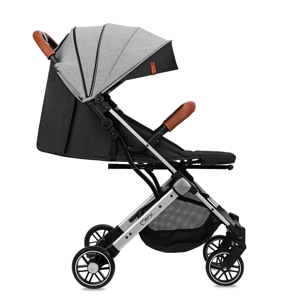 MOMI ESTELLE Kinderwagen für Kinder ab 6 Monat bis zu max körpergewicht von 15 kg, klappbar auf die Maße 65 x 51 x 21 cm, gewicht 7,5 kg, 5-Punkt-Sicherheitsgurt, koffer, grau-gold, Räder 6''/6,5''