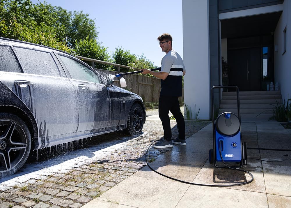 Nilfisk Core 140 Idropulitrice con PowerControl - Idropulitrice per la pulizia di aree esterne e il lavaggio auto (1800 W)