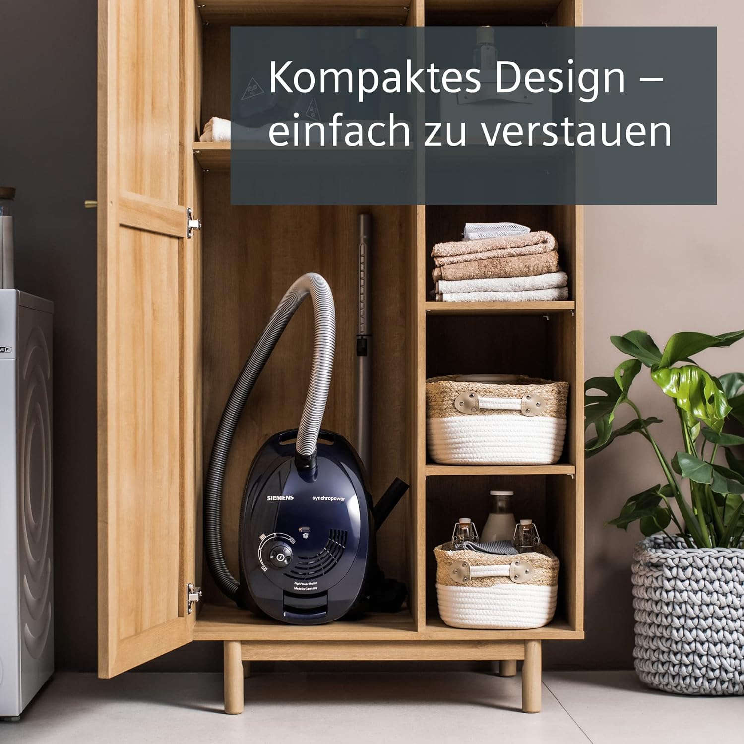 Siemens Aspirapolvere con sacco synchropower VS06A111, aspirapolvere a traino, filtro igienico, bocchetta per pavimenti duri e moquette, forte potenza di aspirazione, cavo lungo, bocchetta a lancia, 600 W, blu