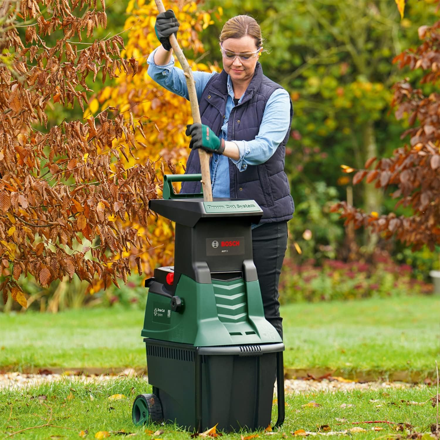 Bosch Trituratore a turbina AXT 25 TC (2.500 W; adatto per legno e residui di giardinaggio duri; include guanti da giardinaggio; contenitore di raccolta integrato da 53 l; in cartone) – Edizione