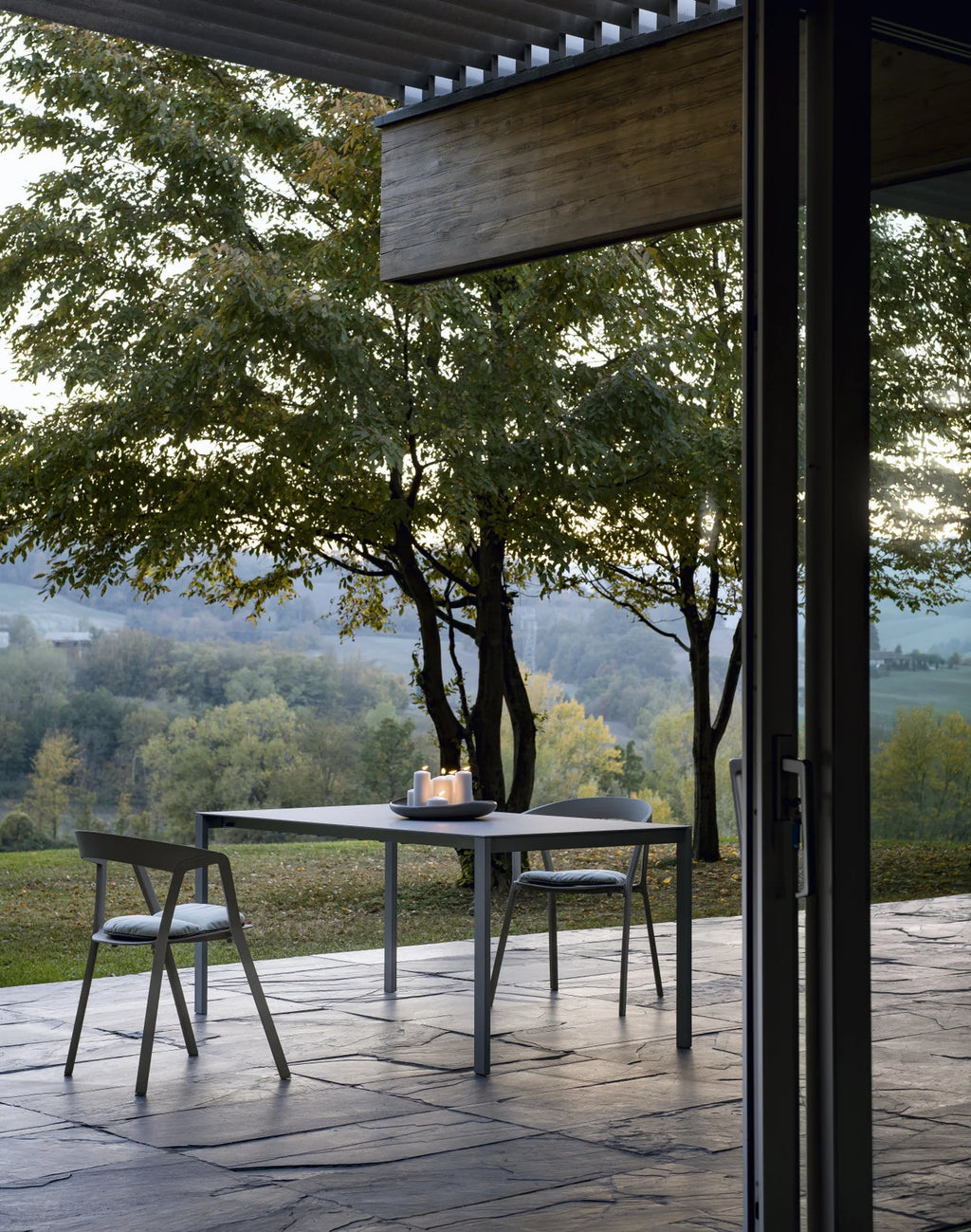 Tavolo da pranzo Kristalia Thin K 200 x 100 cm, piano in alluminio, disponibile anche allungabile