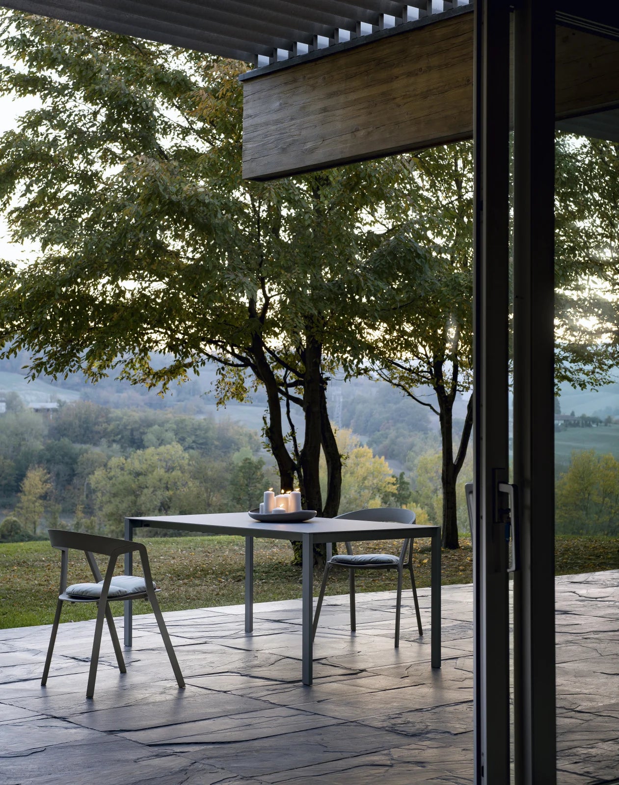 Tavolo da pranzo Kristalia Thin K 200 x 100 cm, piano in alluminio, disponibile anche allungabile