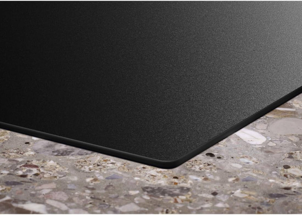 AEG piano cottura a induzione autonomo 80cm con cappa integrata / Prodotto in Germania / 4 zone cottura Flexi con funzione Bridge (combinazione di 2 zone) / Funzione automatica della cappa / Filtro a carbone attivo / COLI84COXB