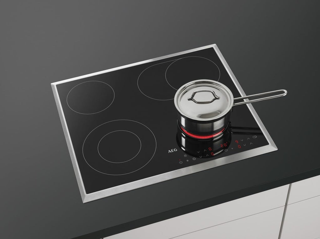 AEG Induktionskochfeld autark 60cm – 4 Flex-Kochzonen mit Powerfunktion für schnelleres Kochen – 14 Stufen – SuperFlat Rahmen – Timer – Touch-Bedienung – kompatibel mit Haubenautomatik – TO64IA0AXB